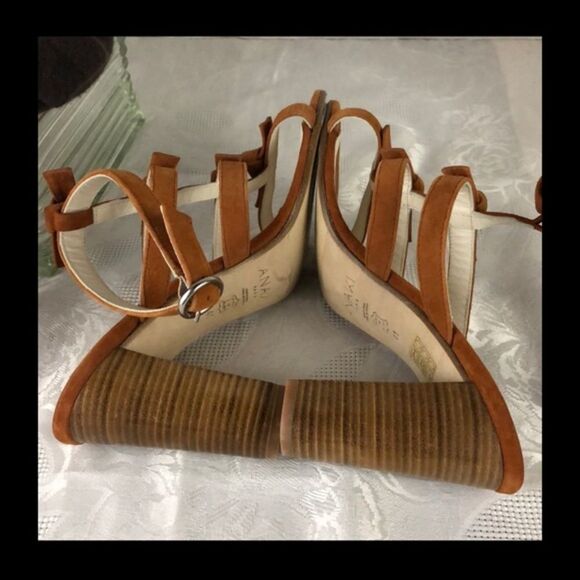 Anaki size 9.5 Paris tawny brown ankle strap heels - Picture 4 of 12